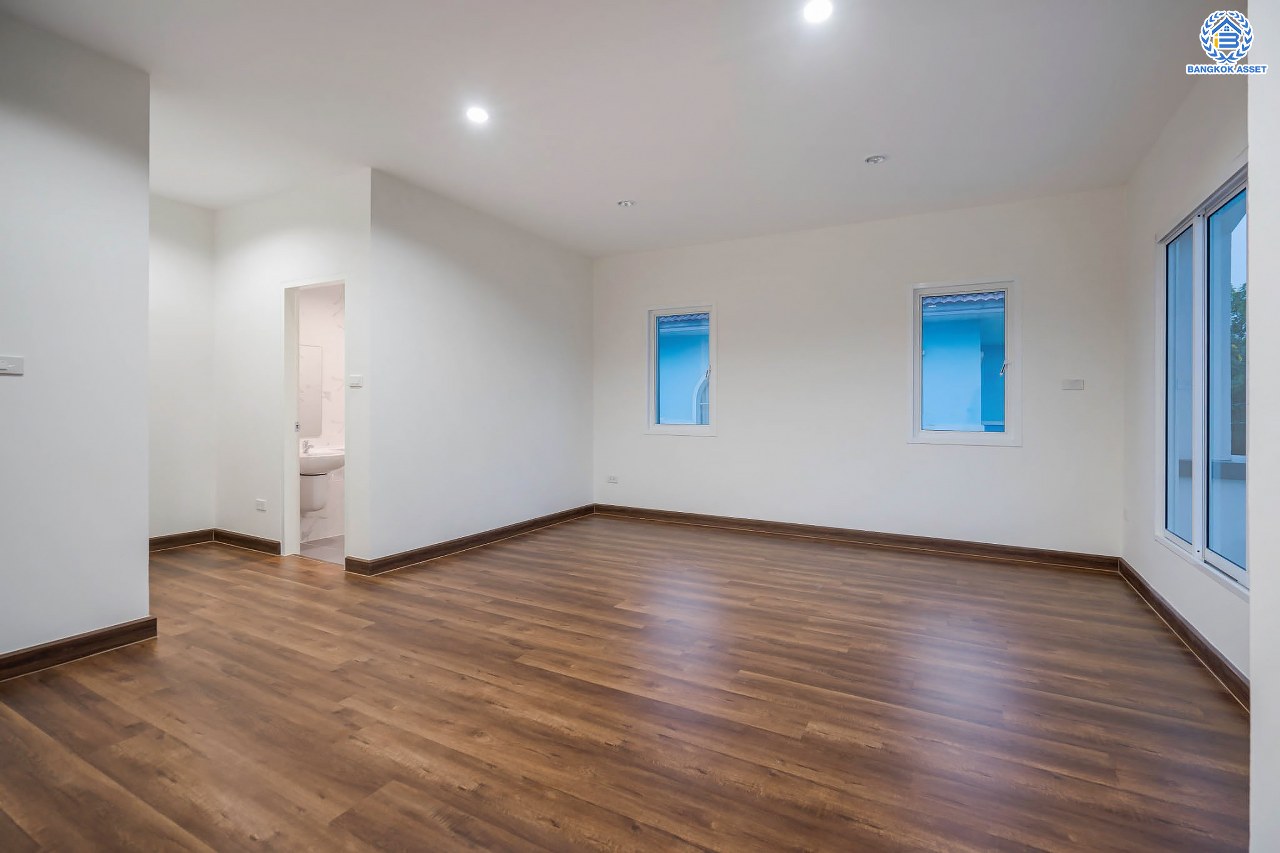 บ้านมือสองตกแต่งใหม่ แบรนด์ LH โครงการ ชัยพฤกษ์ วัดลาดปลาดุก ตอบโจทย์ทุกการอยู่อาศัย เนื้อที่ 60 ตร.ว. พื้นที่ใช้สอยมากถึง 198.96 ตร.ม. ฟังก์ชัน 3 ห้องนอน 3 ห้องน้ำ จอดรถได้ 2 คัน บนทำเลดีที่สุด! ใกล้เซ็นทรัลเวสต์เกต ทางด่วน "กาญจนาภิเษก" และรถไฟฟ้าสายสีม่วง "สถานีคลองบางไผ่"